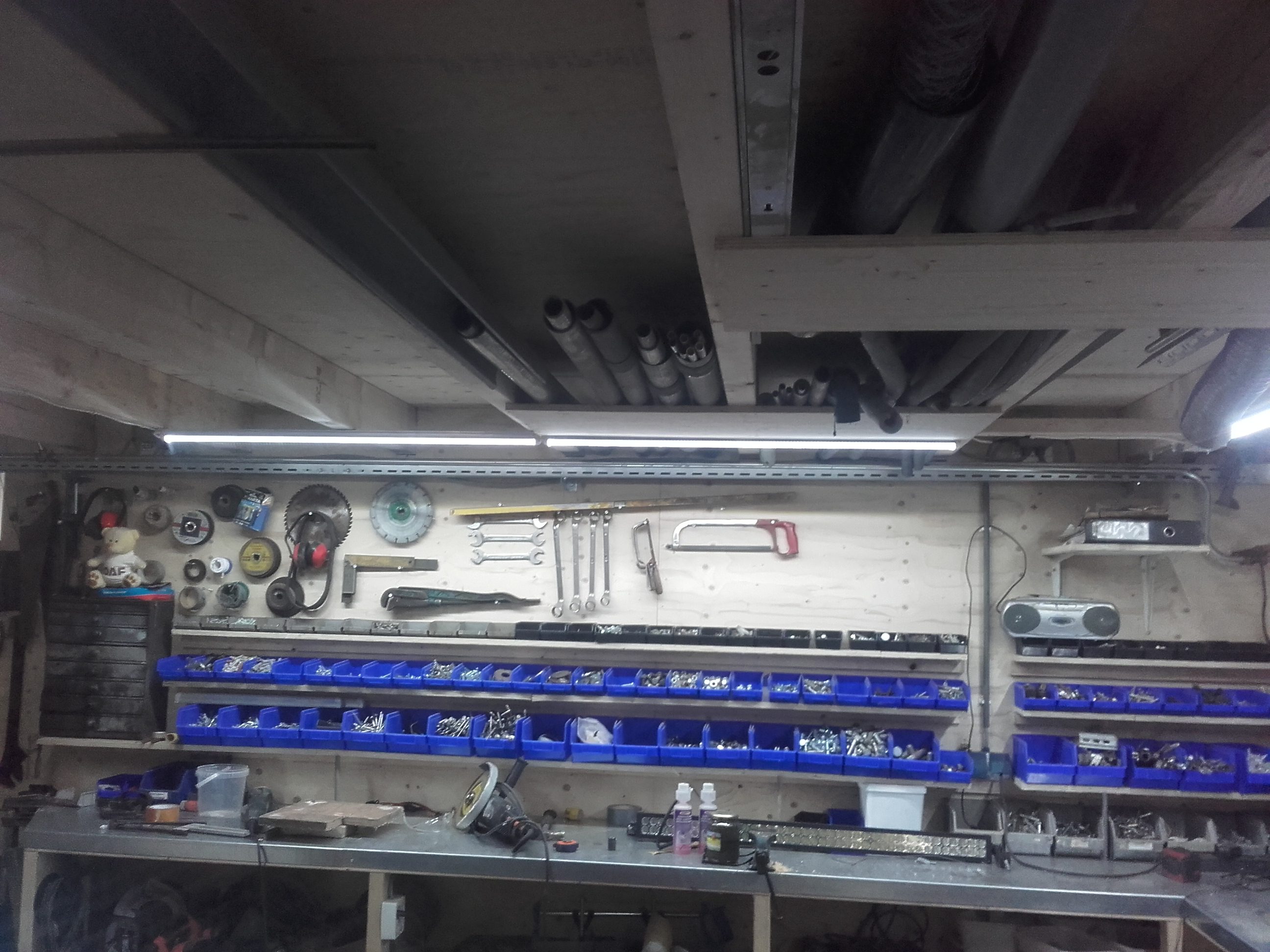 Led-verlichting-werkbank.jpg Led-verlichting-werkbank.jpg